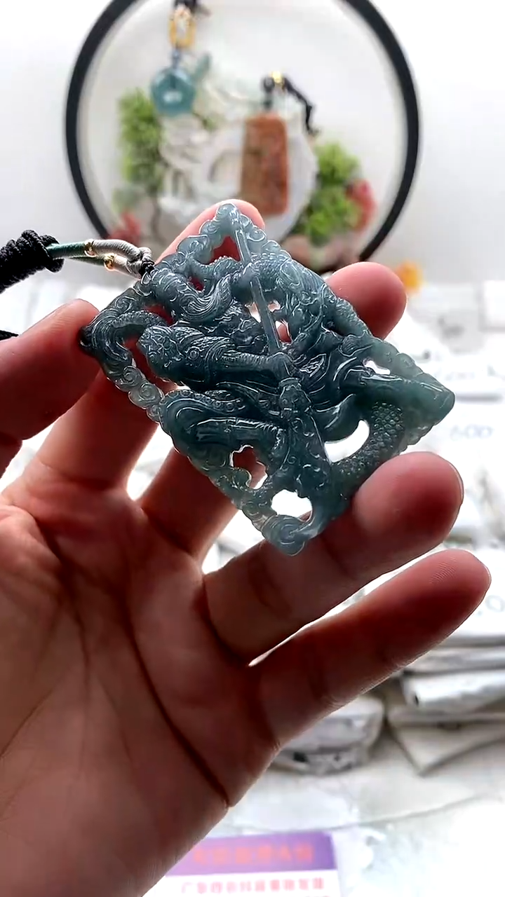 颈饰未镶嵌翡翠关公