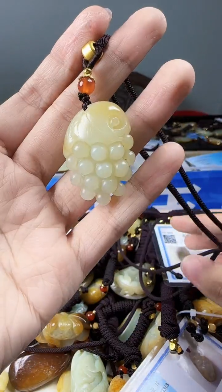 和田玉未镶嵌颈饰1