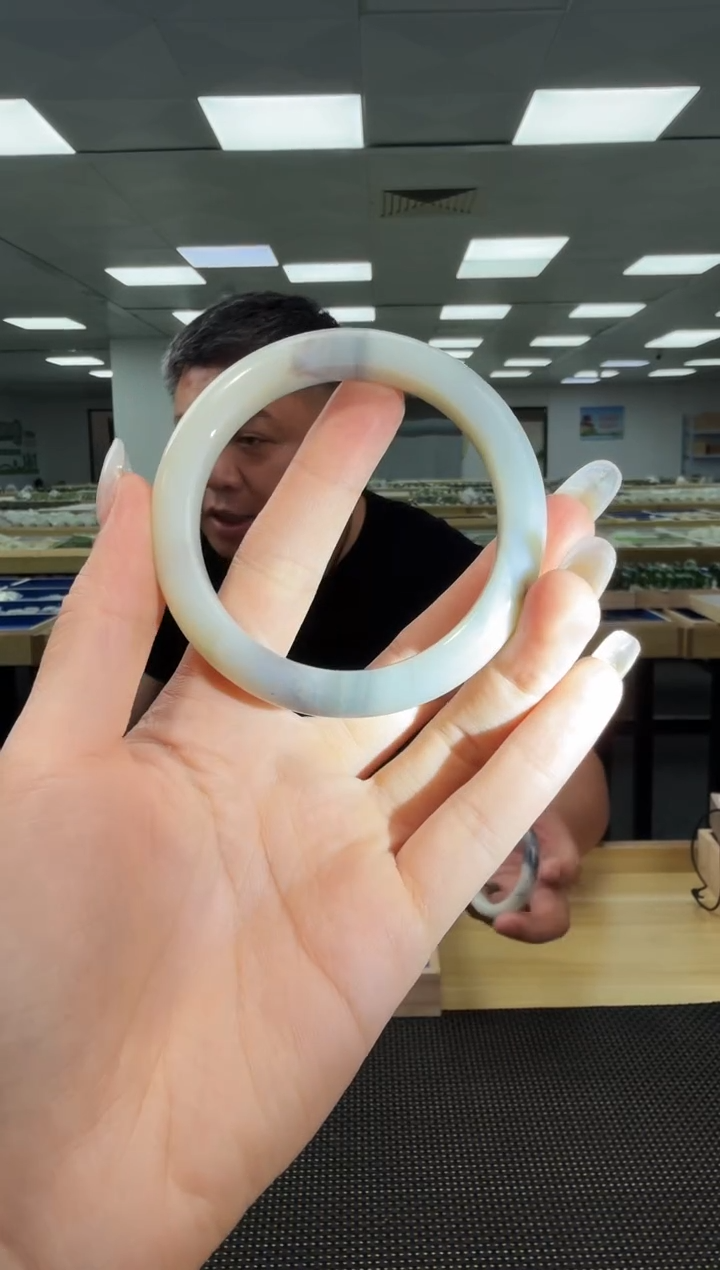 颈饰未镶嵌和田玉和田玉手镯 多样性发一 备注圈口