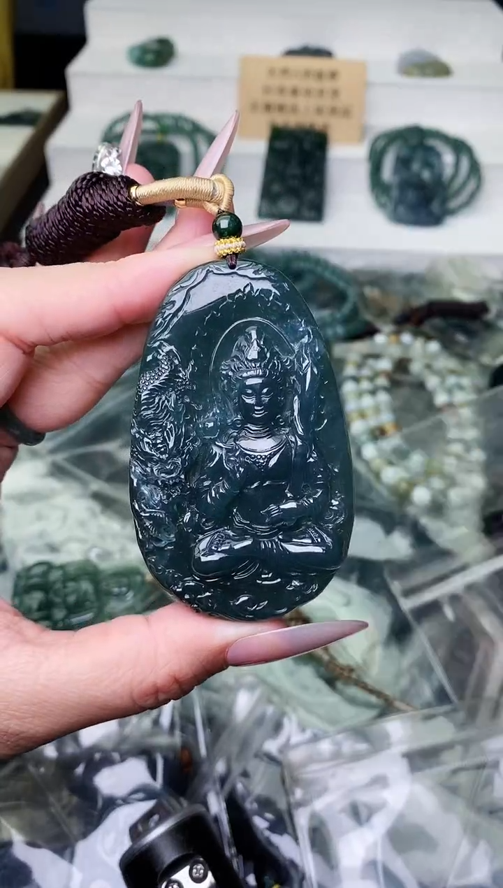 颈饰未镶嵌翡翠 