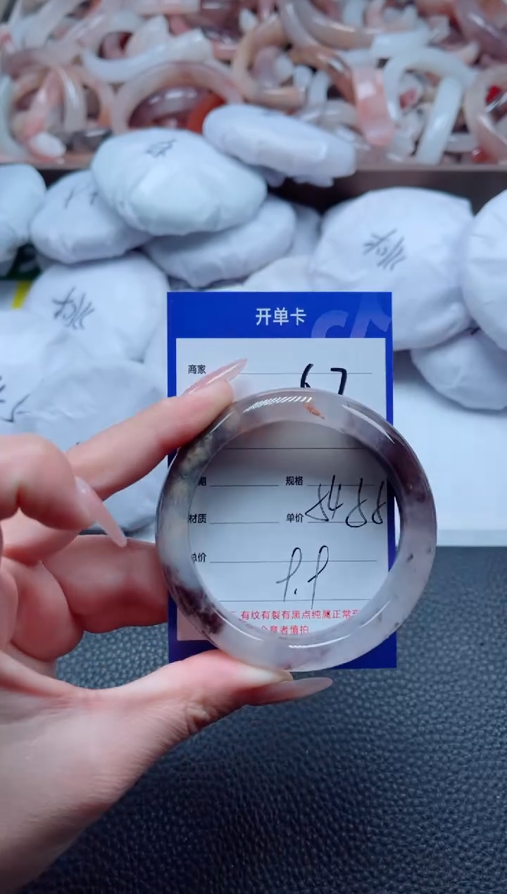 【闪购商品】石英质玉手镯未镶嵌67-55