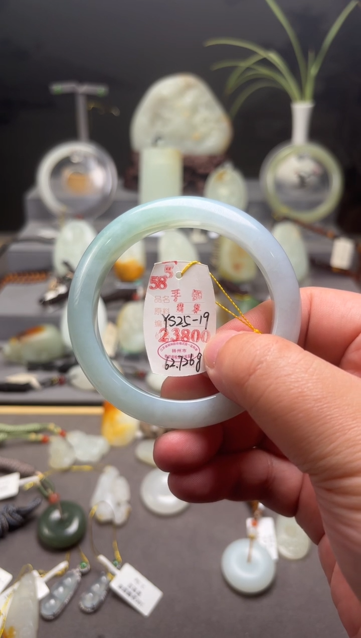 颈饰未镶嵌翡翠千****s卡58.5圈口手镯