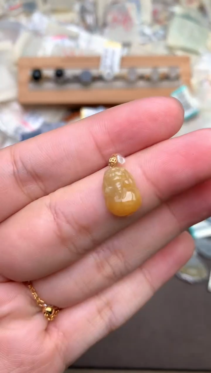 18K金镶嵌挂件翡翠 —