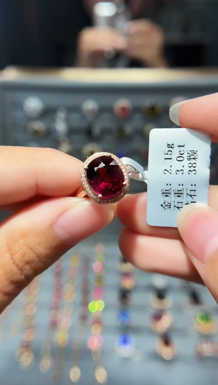 18K金镶嵌戒指碧玺3.0..