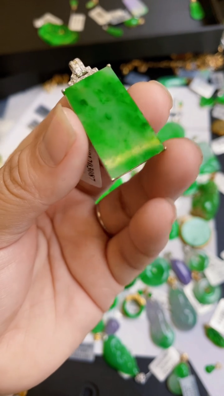 【闪购商品】翡翠颈饰18K金镶嵌无事牌