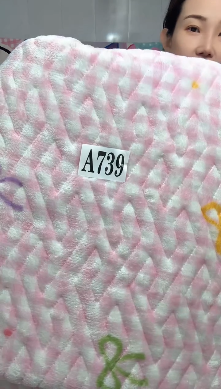 牛奶绒739床盖子