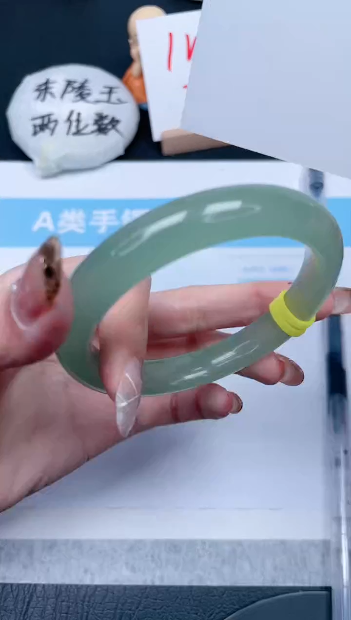 【闪购商品】石英质玉手镯未镶嵌195-57.3