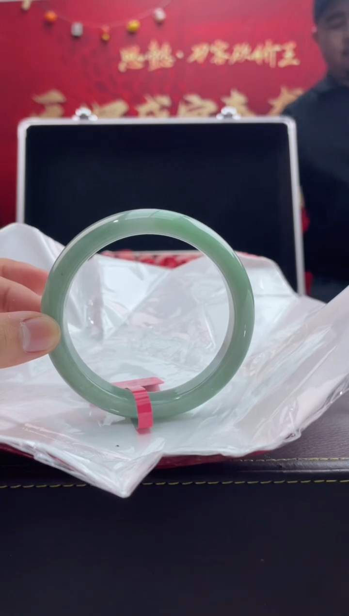 【闪购商品】翡翠手镯未镶嵌34翡翠手镯（微瑕）