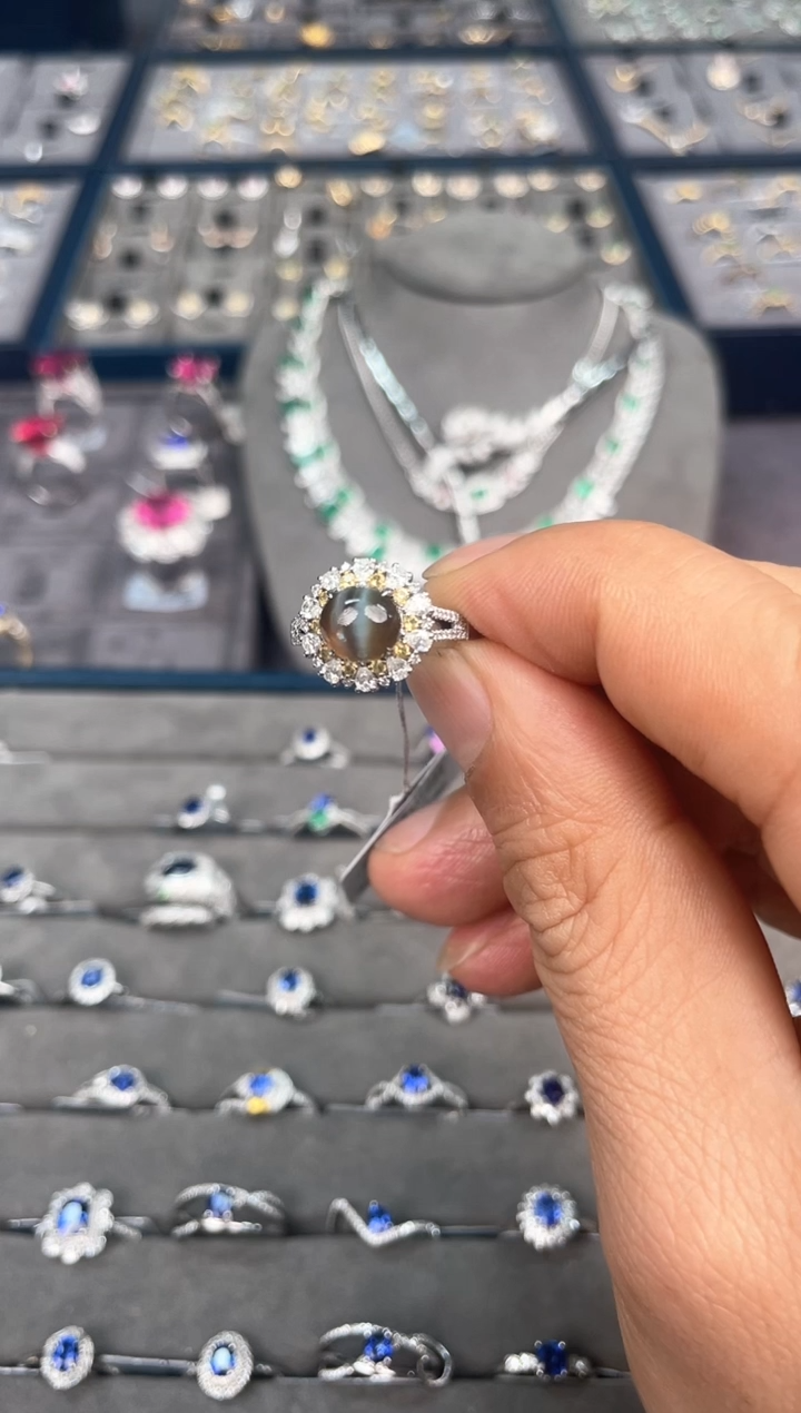 【闪购商品】猫眼戒指18K金镶嵌2.58ct