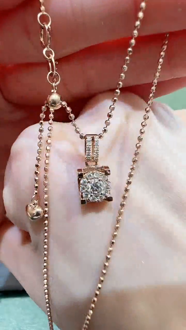 【闪购商品】钻石吊坠(不含链)18K金镶嵌18K金钻石牛头吊坠