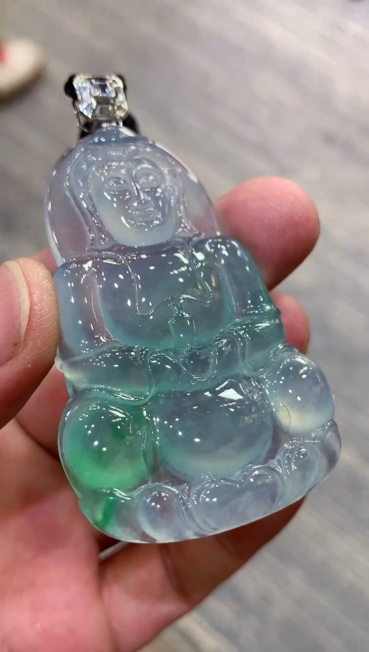 颈饰未镶嵌翡翠小****?小