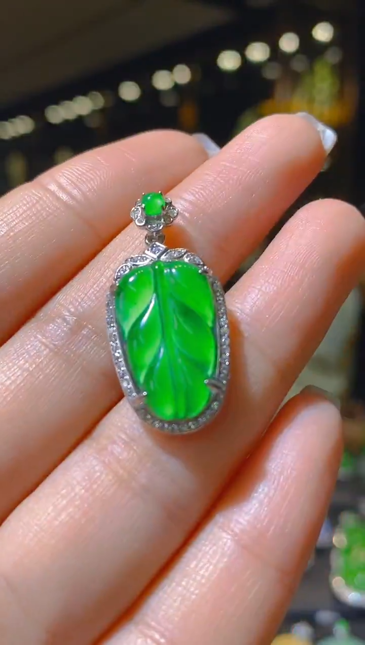 【闪购商品】翡翠吊坠(赠链)银S925镶嵌068 （多样性发货）