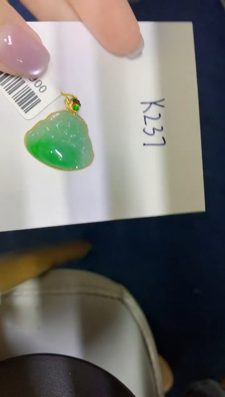 颈饰18K金镶嵌翡翠缅甸天然翡翠A货