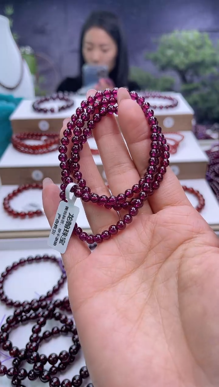 【闪购商品】石榴石手串未镶嵌紫牙乌石榴石多圈4mm+，多样式发一