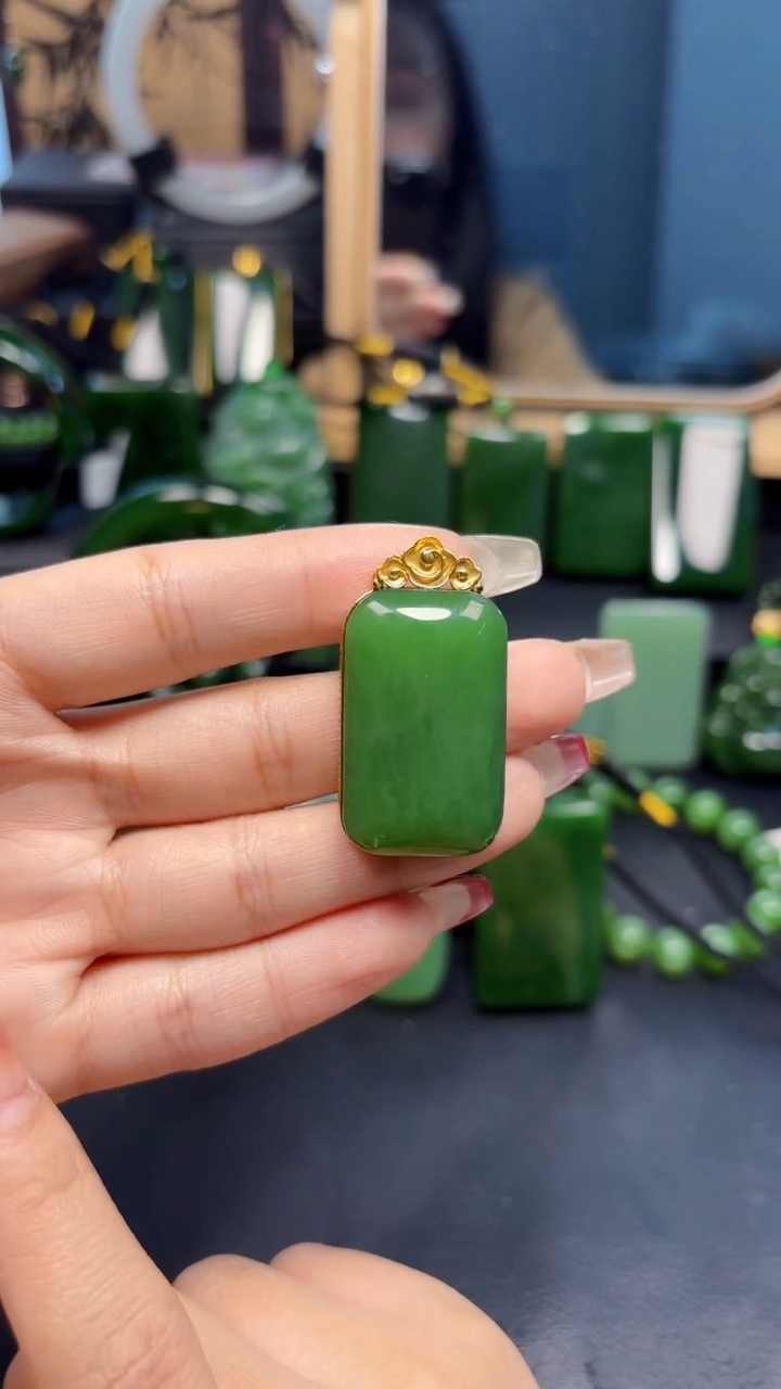 【闪购商品】和田玉（碧玉）吊坠(赠链)18K金镶嵌1