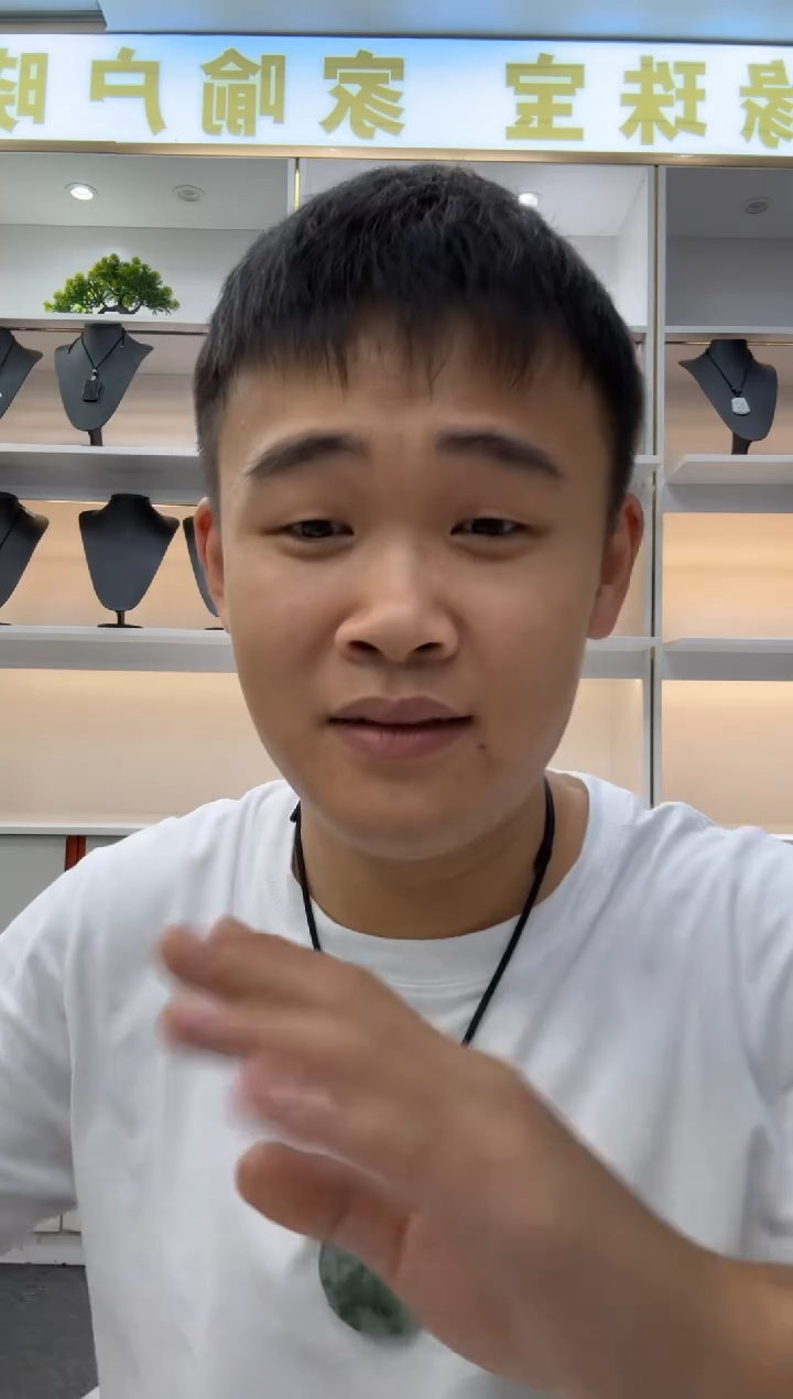 翡翠未镶嵌颈饰哇**?天然翡翠A货孤品一件