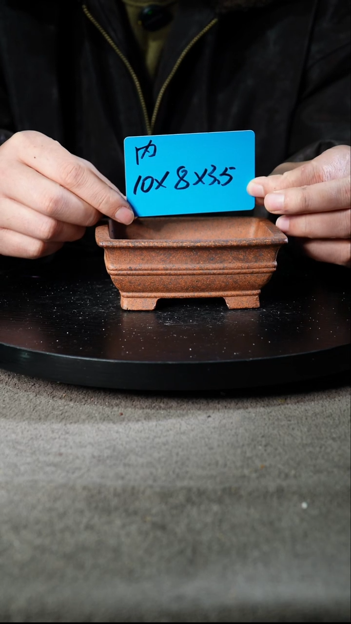 A宜兴紫砂小花盆