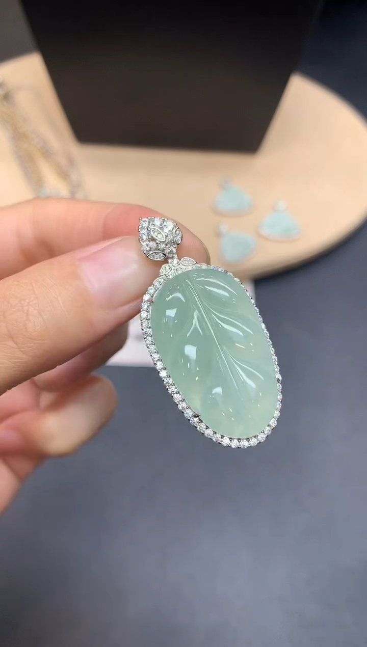 【闪购商品】翡翠吊坠(不含链)银S925镶嵌叶子【多样性发其一】