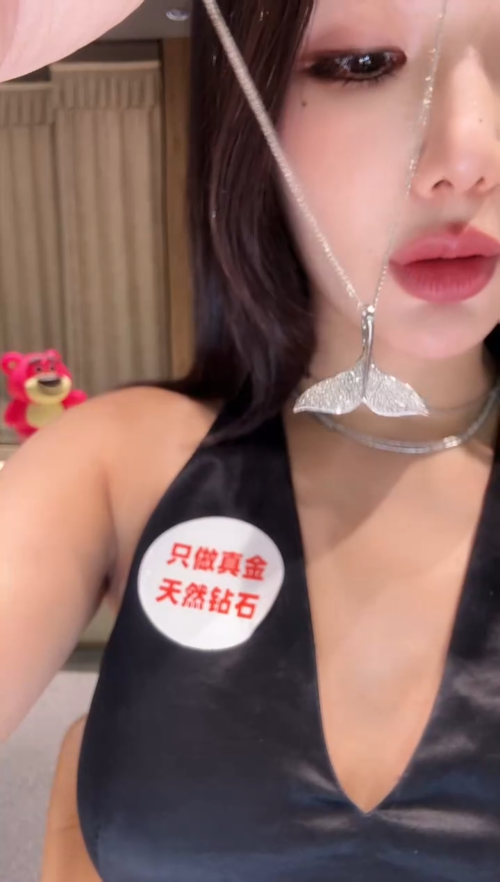 吊坠（不含链）18K金镶嵌钻石鱼尾