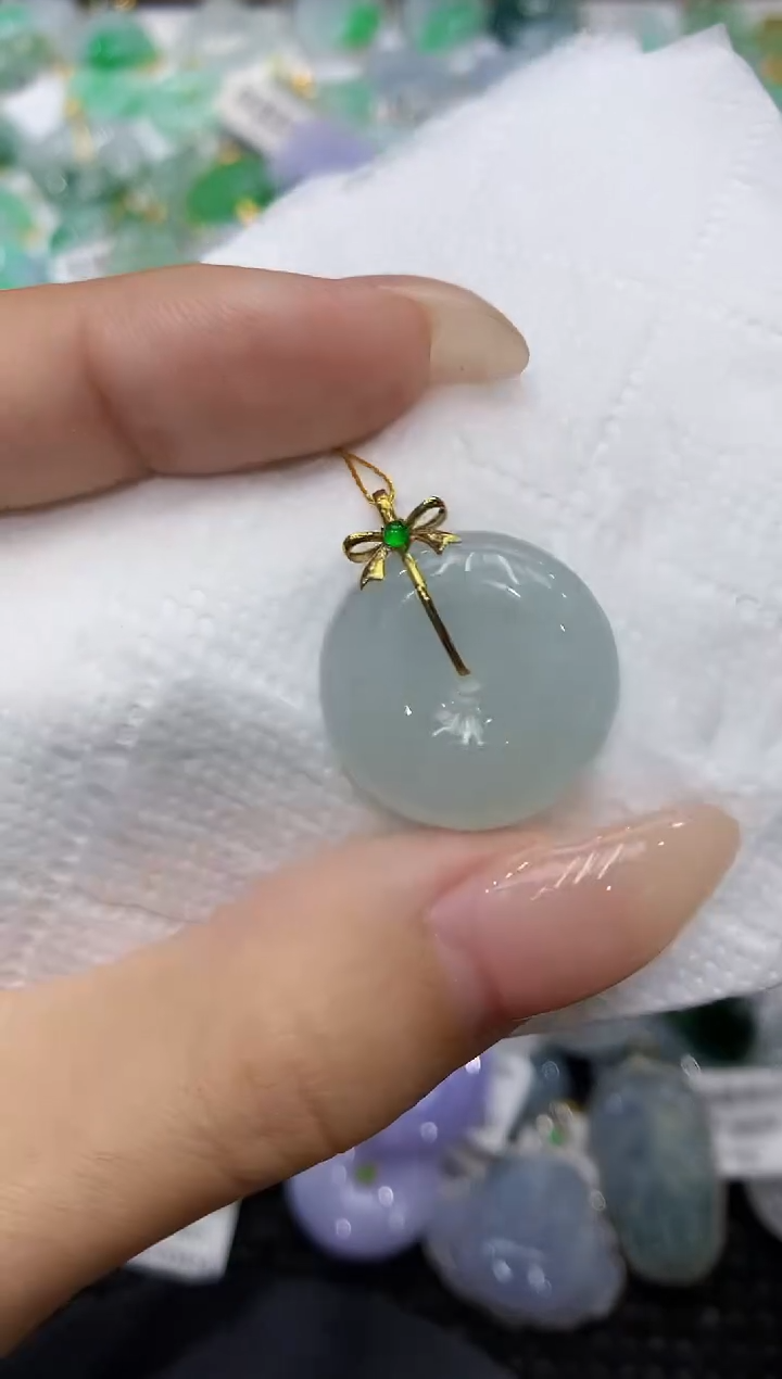 颈饰18K金镶嵌翡翠111111111111