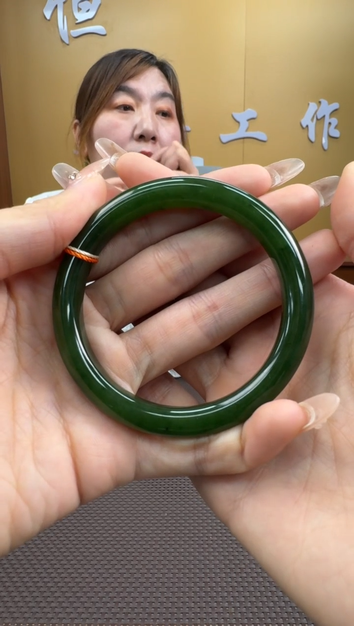 【闪购商品】和田玉手镯未镶嵌57