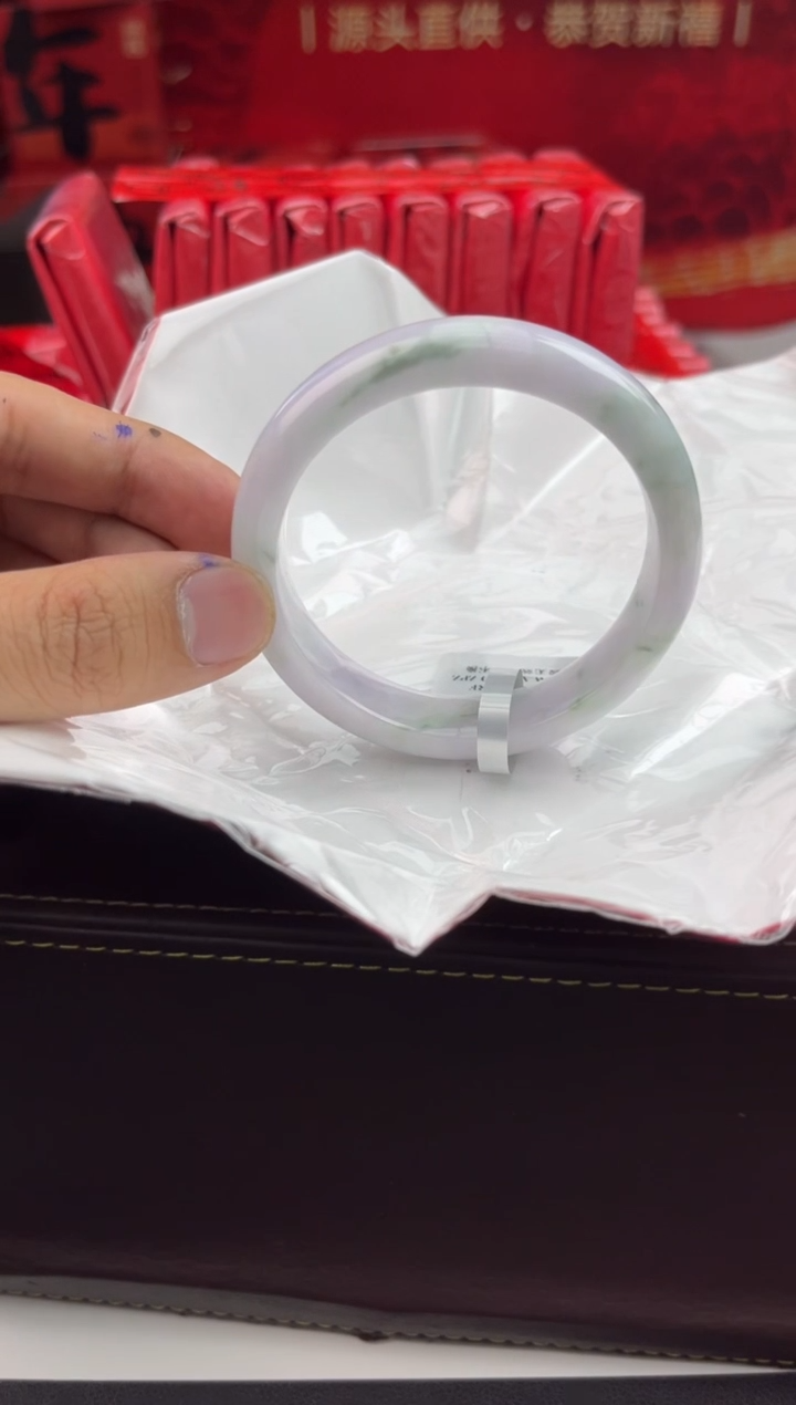 【闪购商品】翡翠手镯未镶嵌1翡翠手镯（微瑕）