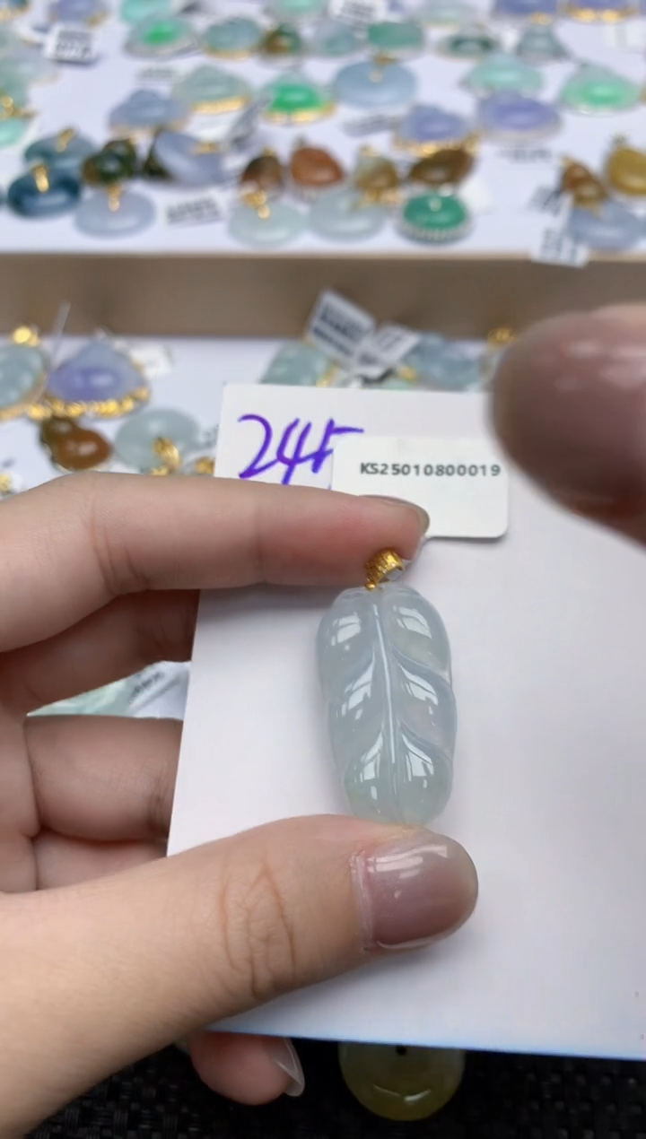 【闪购商品】翡翠颈饰18K金镶嵌天然翡翠A货