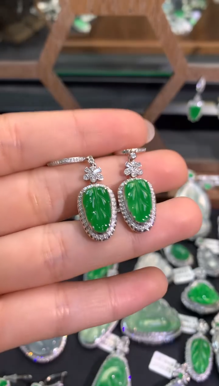 【闪购商品】翡翠吊坠(不含链)18K金镶嵌耳坠