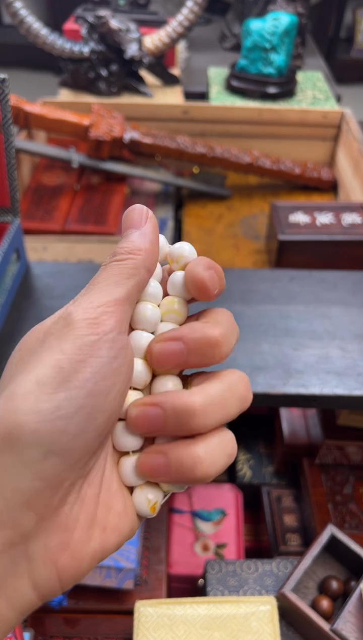 未镶嵌蜜蜡裸石———————瓷——————古瓷白手串