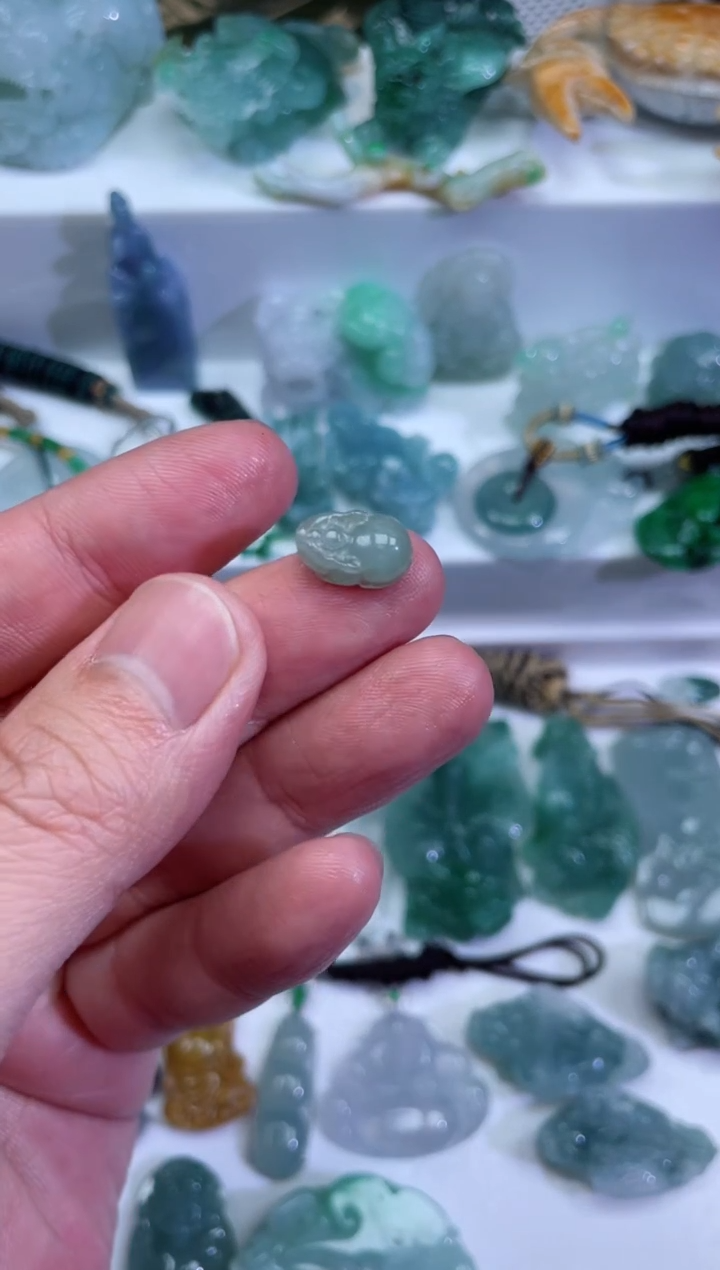 【闪购商品】翡翠颈饰未镶嵌貔貅