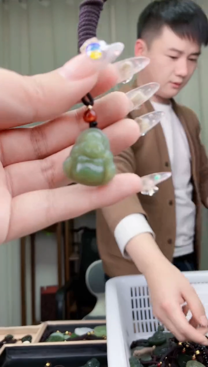 【闪购商品】和田玉挂件未镶嵌拍一发一，多样性发货！