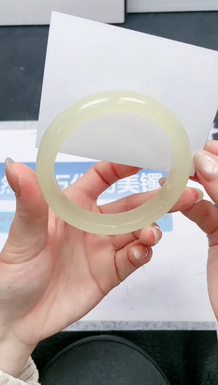 【闪购商品】石英质玉手镯未镶嵌169-60