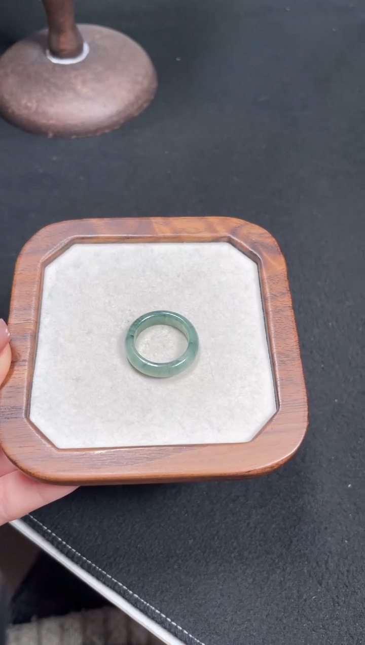 【闪购商品】石英质玉戒圈未镶嵌石英质玉有瑕疵