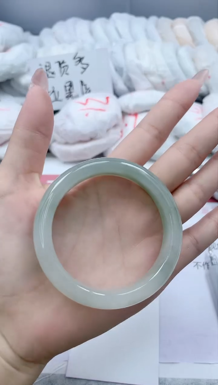 【闪购商品】石英质玉手镯未镶嵌223/56