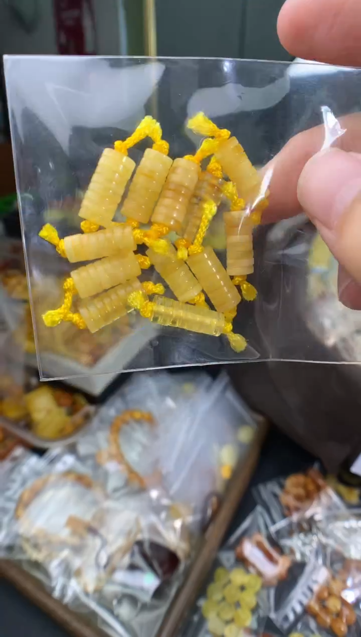 蜜蜡未镶嵌珠宝奇石多样性发一件