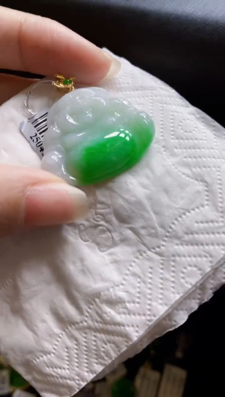 翡翠18K金镶嵌颈饰佛