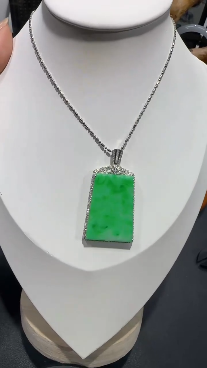 【闪购商品】翡翠吊坠(不含链)18K金镶嵌吊坠