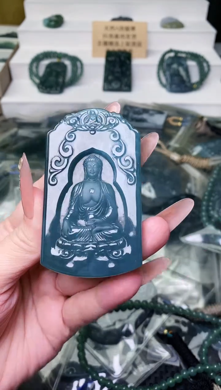 颈饰未镶嵌翡翠 