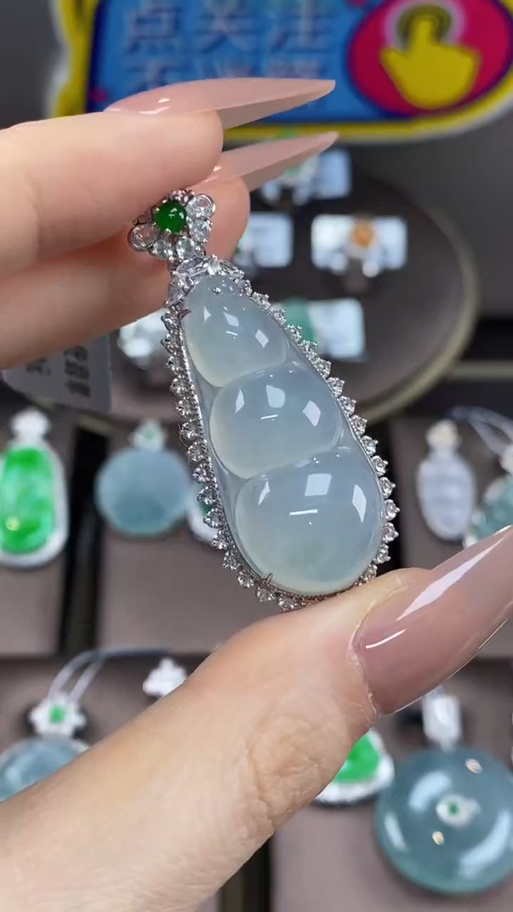 【闪购商品】翡翠吊坠(不含链)18K金镶嵌翡翠包镶福豆