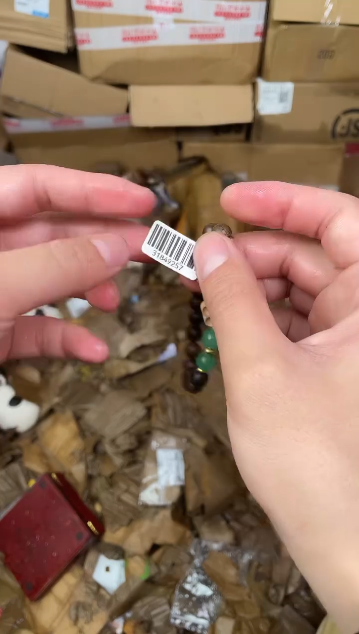 木质非金属捧月文创福利闪购商品无礼盒