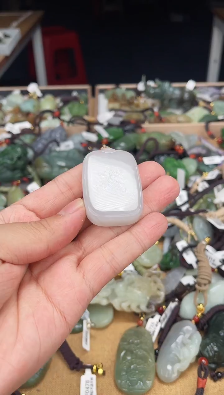 颈饰未镶嵌和田玉1