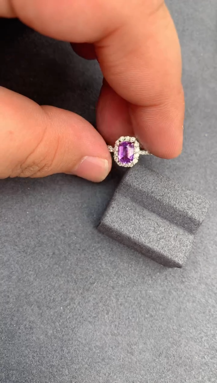 【闪购商品】彩色蓝宝石戒指18K金镶嵌1ct紫蓝宝戒指