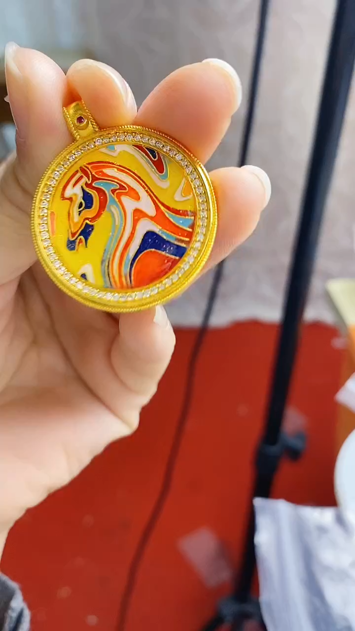 合金无011彩色马圆牌