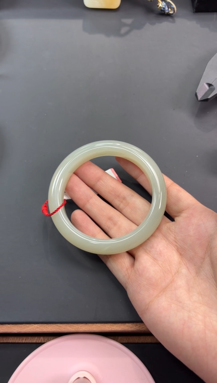 【闪购商品】和田玉手镯未镶嵌且末微色差近矿57