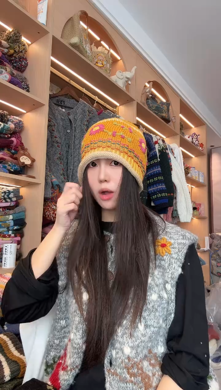 美丽如黄色卷边帽