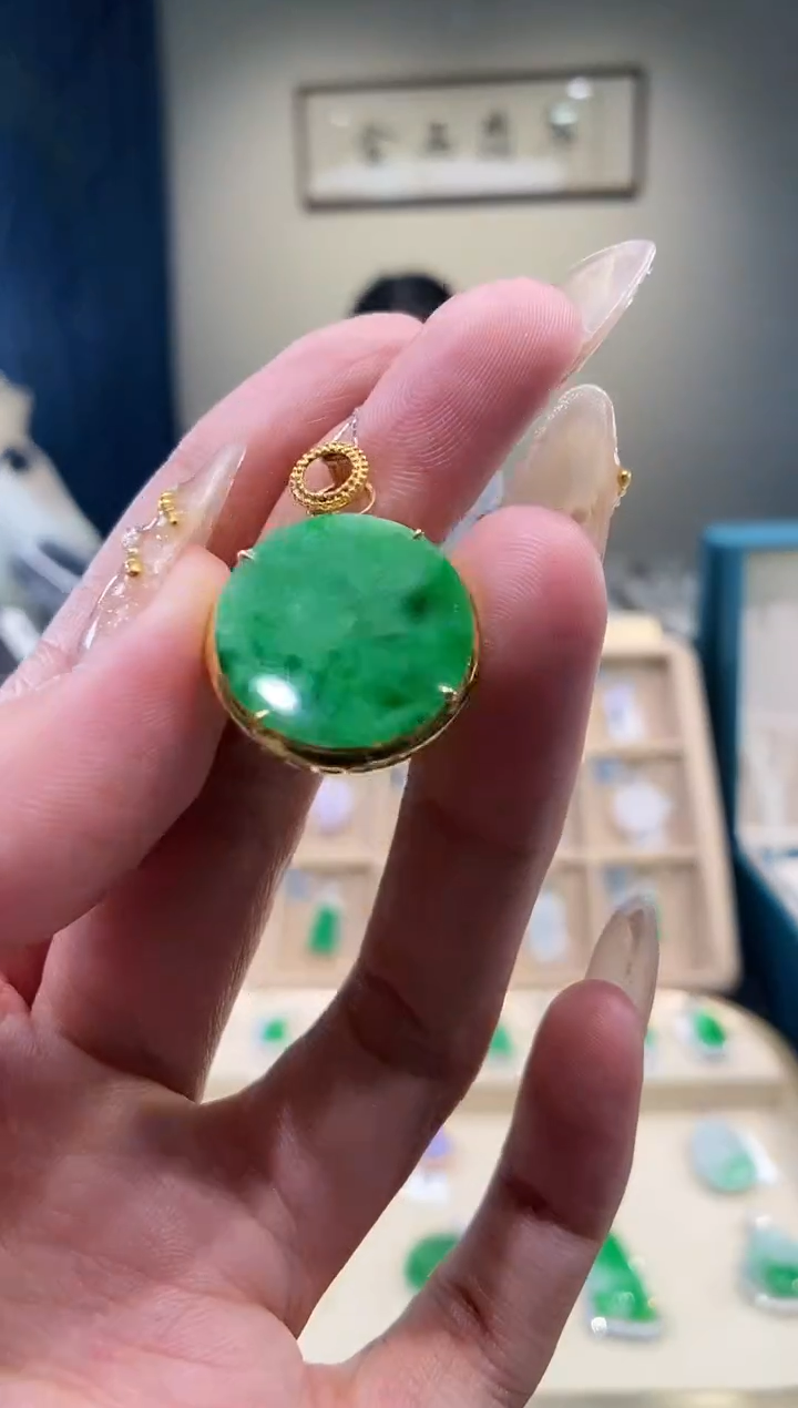 【闪购商品】翡翠吊坠(不含链)18K金镶嵌无事牌