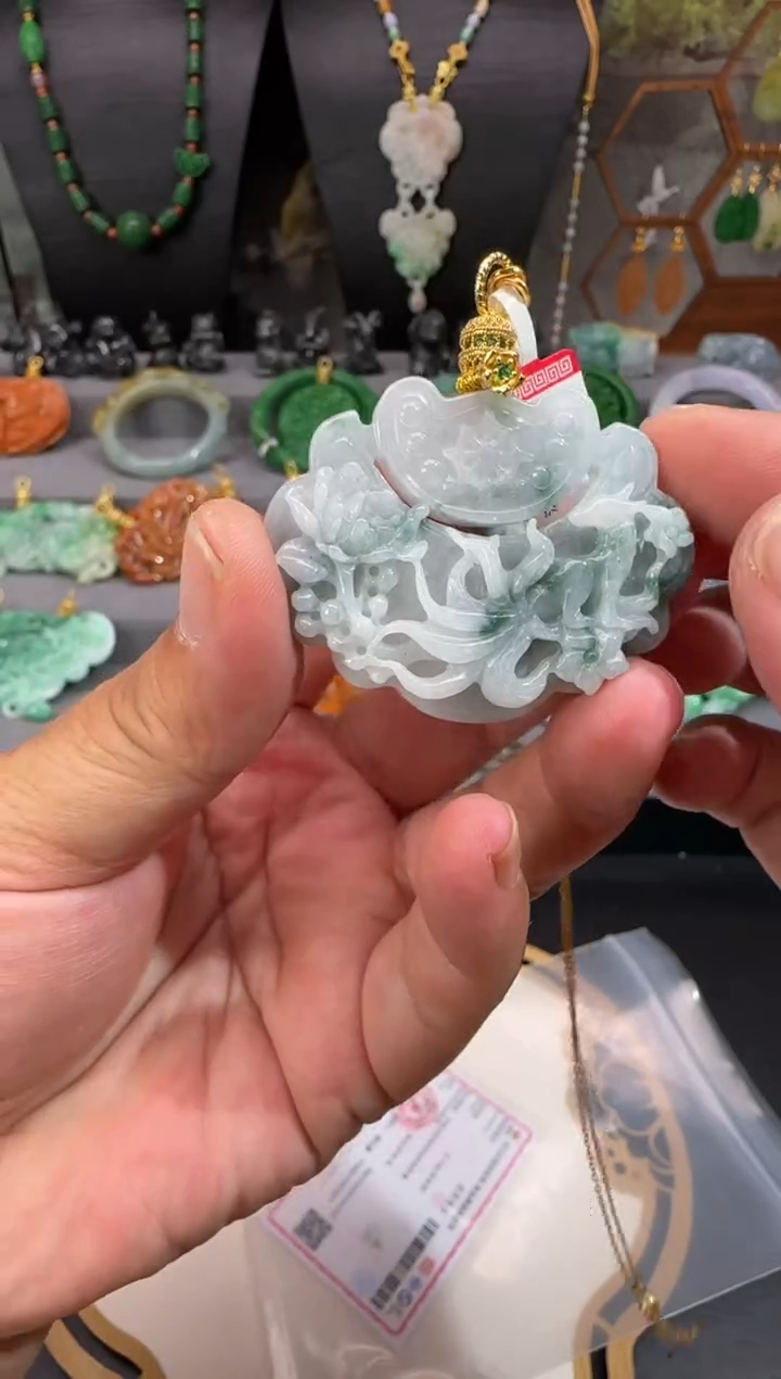 【闪购商品】翡翠颈饰未镶嵌牌子