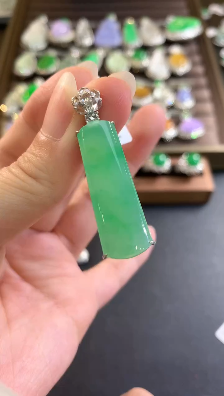 吊坠(不含链)18K金镶嵌翡翠d174   