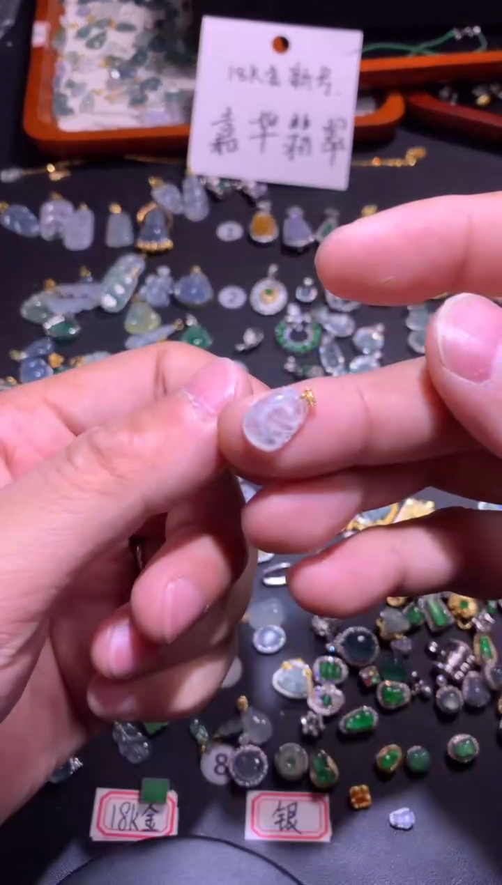 【闪购商品】翡翠吊坠(不含链)18K金镶嵌1