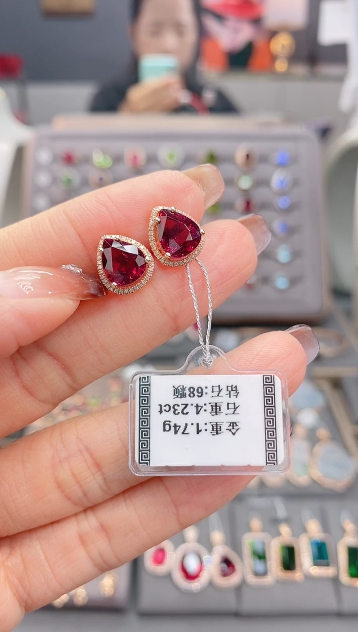 18K金镶嵌耳饰碧玺4.23    配钻 